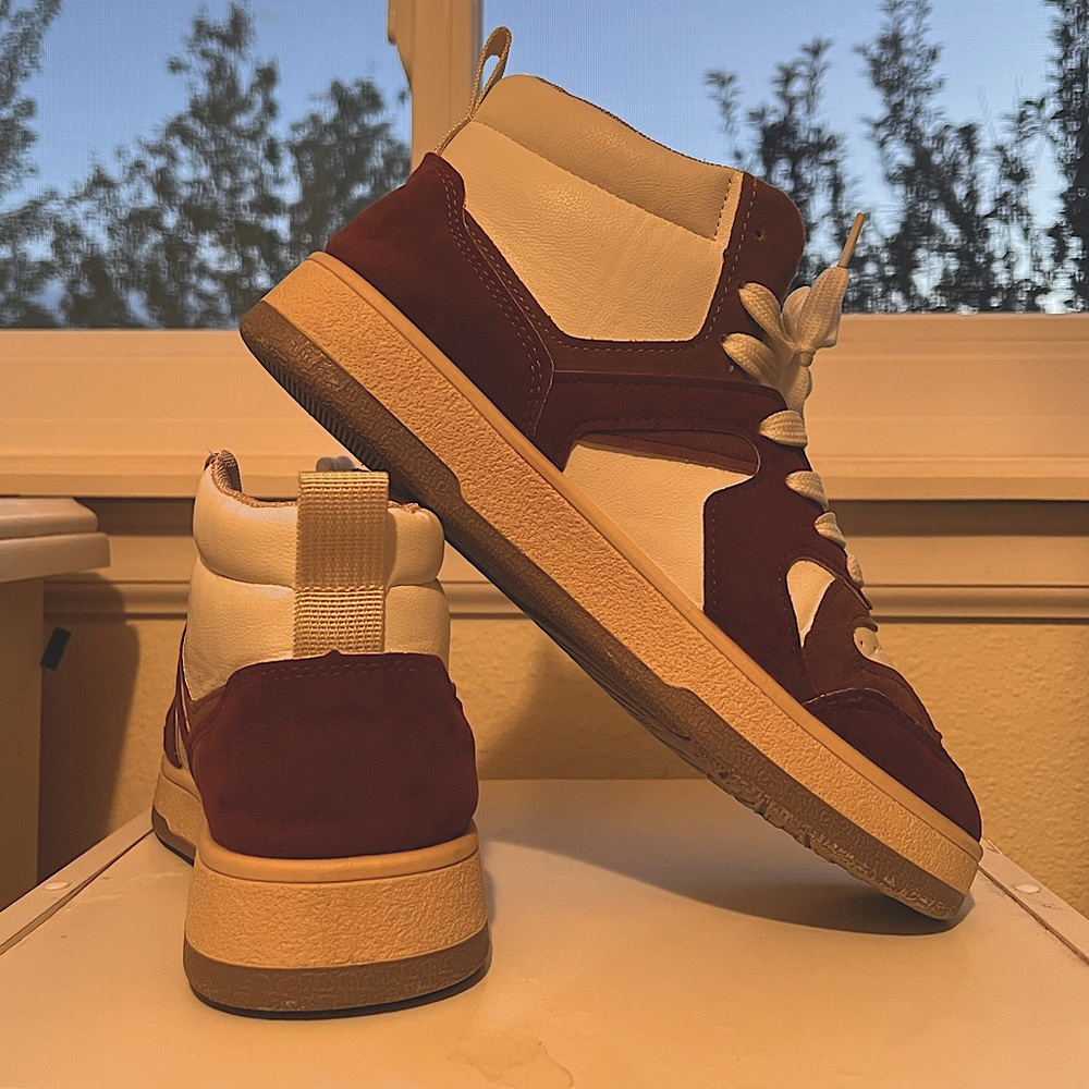 aesthetic brown size 8 tennis shoes :)